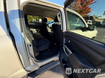 2018 Nissan TITAN SV Crew Cab Short Bed - zdjęcie 35 z 54 - miniatura