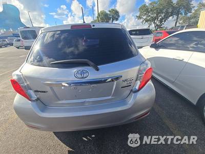 2013 Toyota Yaris LE - zdjęcie 5 z 18 - miniatura