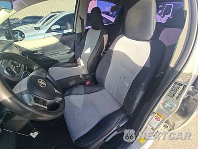 2013 Toyota Yaris LE - zdjęcie 7 z 18 - miniatura