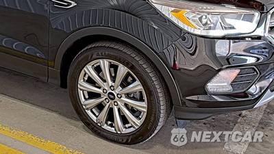 2017 Ford Escape Titanium - zdjęcie 8 z 57 - miniatura