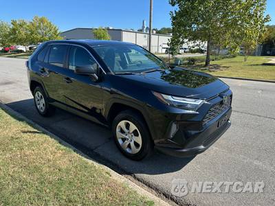 2025 Toyota RAV4 LE - zdjęcie 3 z 45 - miniatura
