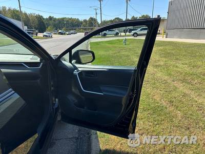 2025 Toyota RAV4 LE - zdjęcie 19 z 45 - miniatura