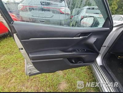 2018 Toyota Camry SE - zdjęcie 14 z 17 - miniatura