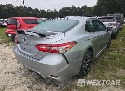 2018 Toyota Camry SE - zdjęcie 2 z 17 - miniatura