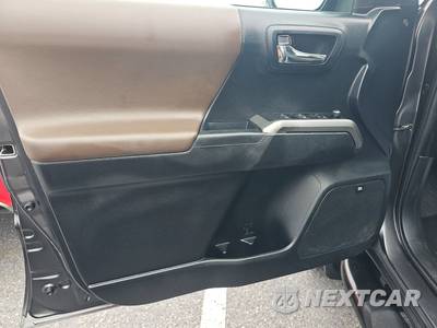 2017 Toyota Tacoma Limited Crew Cab Medium Bed - zdjęcie 9 z 51 - miniatura