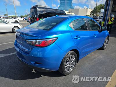 2019 Toyota Yaris LE Sedan - zdjęcie 4 z 28 - miniatura