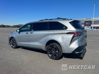 2025 Toyota Sienna XSE 7-Passenger 120.5" WB - zdjęcie 5 z 27 - miniatura