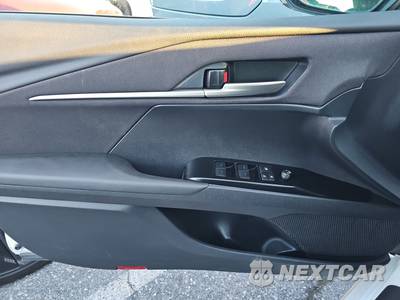 2026 Toyota Camry LE - zdjęcie 9 z 26 - miniatura