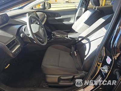 2025 Toyota Prius LE - zdjęcie 7 z 31 - miniatura
