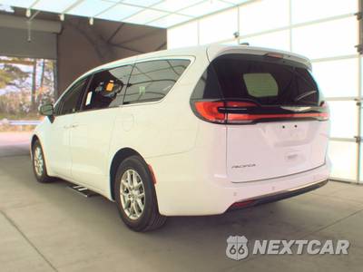 2023 Chrysler Pacifica Touring L 121.6" WB - zdjęcie 6 z 35 - miniatura
