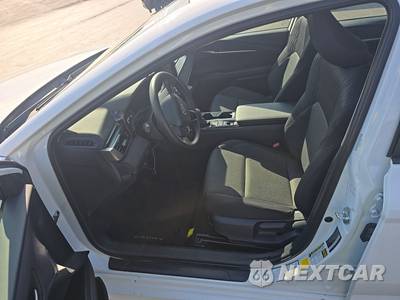 2026 Toyota Camry LE - zdjęcie 7 z 22 - miniatura