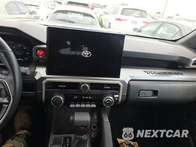 2025 Toyota Tacoma TRD Off-Road Crew Cab Medium Bed - zdjęcie 11 z 34 - miniatura