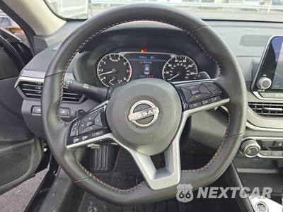 2025 Nissan Altima SR - zdjęcie 10 z 23 - miniatura