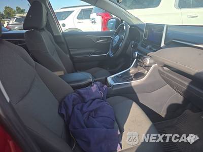 2025 Toyota RAV4 Hybrid XLE - zdjęcie 8 z 30 - miniatura