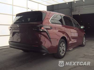 2025 Toyota Sienna LE 8-Passenger 120.5" WB - zdjęcie 4 z 30 - miniatura