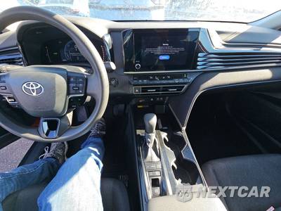 2025 Toyota Camry LE - zdjęcie 11 z 43 - miniatura