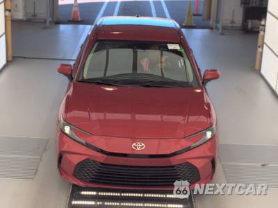 2025 Toyota Camry LE - zdjęcie 2 z 43 - miniatura