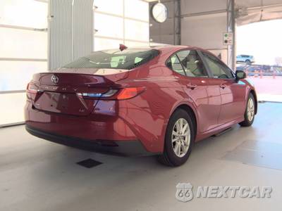 2025 Toyota Camry LE - zdjęcie 4 z 43 - miniatura