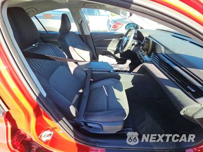 2025 Toyota Camry LE - zdjęcie 8 z 43 - miniatura