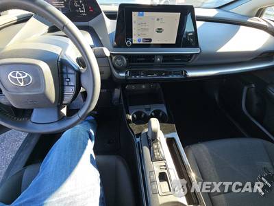 2026 Toyota Prius LE - zdjęcie 11 z 28 - miniatura