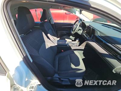 2025 Toyota Camry LE - zdjęcie 8 z 32 - miniatura