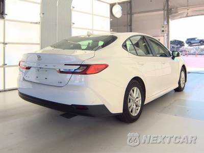 2025 Toyota Camry LE - zdjęcie 4 z 32 - miniatura