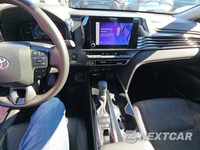 2025 Toyota Camry LE - zdjęcie 11 z 32 - miniatura