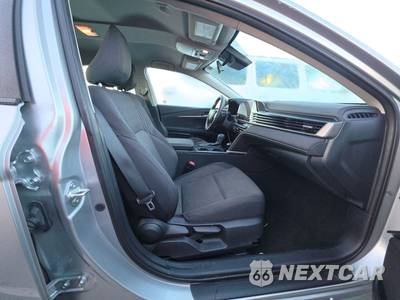 2025 Toyota Camry LE - zdjęcie 8 z 28 - miniatura