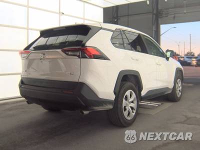 2025 Toyota RAV4 LE - zdjęcie 4 z 26 - miniatura