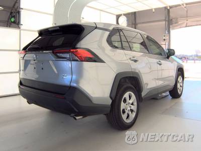 2025 Toyota RAV4 LE - zdjęcie 4 z 30 - miniatura