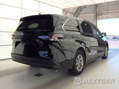 2025 Toyota Sienna LE 8-Passenger 120.5" WB - zdjęcie 4 z 32 - miniatura