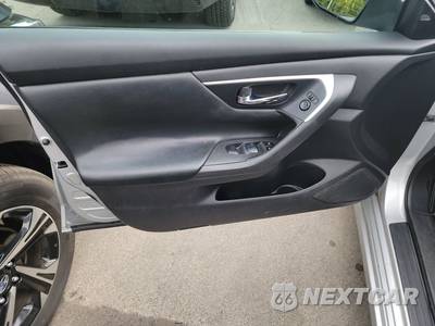 2017 Nissan Altima 2.5 SV - zdjęcie 9 z 18 - miniatura