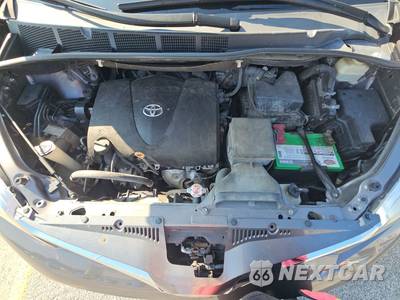 2018 Toyota Sienna XLE 8-Passenger 119.3" WB - zdjęcie 16 z 46 - miniatura
