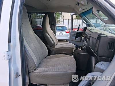 2017 Chevrolet Express 2500 Passenger Van LS 1LS 135.0" WB - zdjęcie 32 z 45 - miniatura