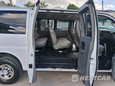 2017 Chevrolet Express 2500 Passenger Van LS 1LS 135.0" WB - zdjęcie 26 z 45 - miniatura