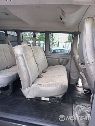 2017 Chevrolet Express 2500 Passenger Van LS 1LS 135.0" WB - zdjęcie 28 z 45 - miniatura