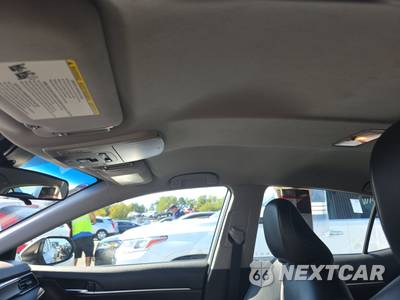 2020 Toyota Camry SE - zdjęcie 17 z 19 - miniatura