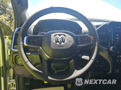 2025 Ram 2500 Big Horn Crew Cab Medium Bed - zdjęcie 10 z 30 - miniatura