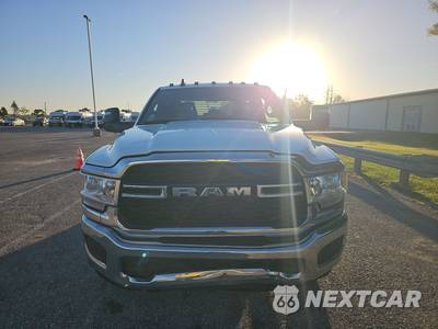 2024 Ram 3500 Cab Chassis Tradesman Crew Cab DRW - zdjęcie 2 z 29 - miniatura