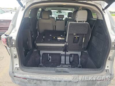 2025 Toyota Sienna XSE 7-Passenger - zdjęcie 17 z 24 - miniatura