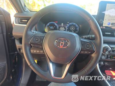 2025 Toyota RAV4 Plug-In Hybrid XSE - zdjęcie 10 z 22 - miniatura