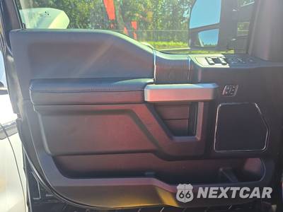 2021 Ford Super Duty F-250 Lariat Crew Cab Medium Bed - zdjęcie 9 z 25 - miniatura