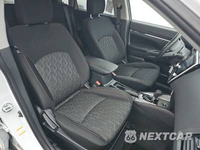 2025 Mitsubishi Outlander Sport LE - zdjęcie 8 z 24 - miniatura