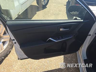 2015 Toyota Camry SE - zdjęcie 9 z 17 - miniatura