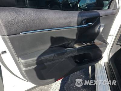 2024 Toyota Camry SE - zdjęcie 9 z 38 - miniatura