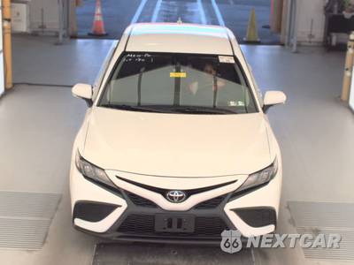 2024 Toyota Camry SE - zdjęcie 2 z 38 - miniatura