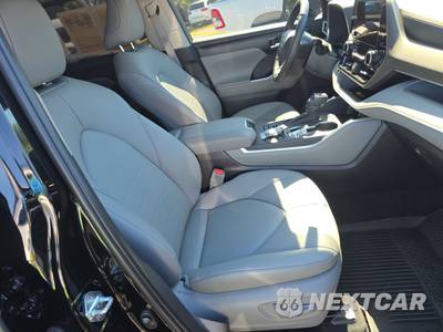 2026 Toyota Highlander XLE - zdjęcie 8 z 20 - miniatura