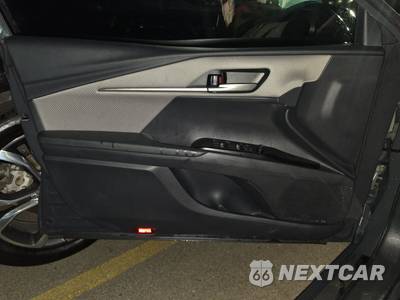 2026 Toyota Camry SE - zdjęcie 9 z 38 - miniatura