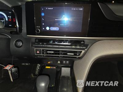 2026 Toyota Camry SE - zdjęcie 11 z 38 - miniatura