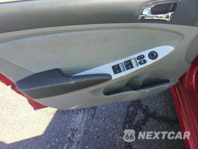 2013 Hyundai Accent SE Hatchback - zdjęcie 9 z 34 - miniatura
